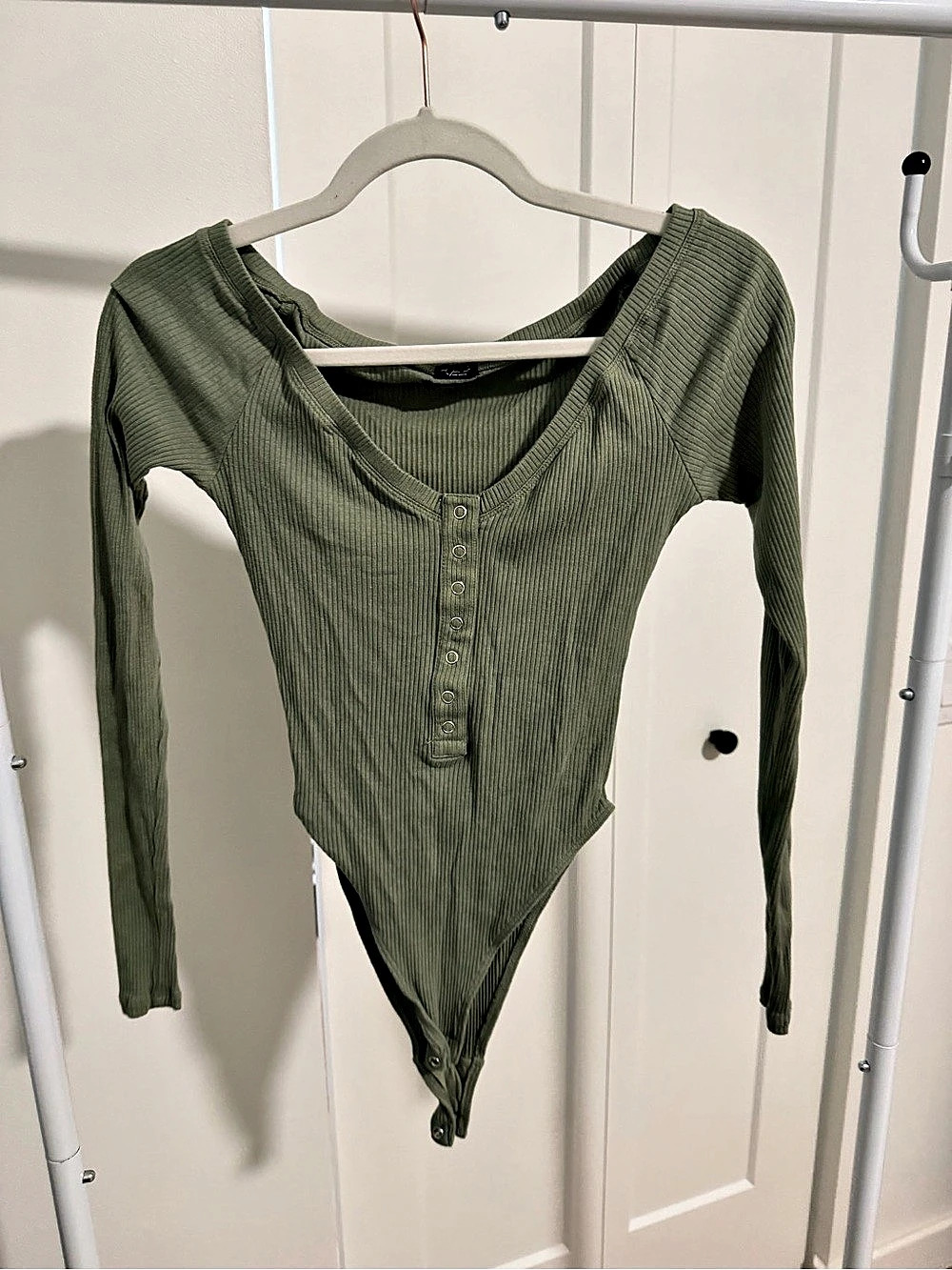 Urban outfitters Ribbed Long Sleeve Bodysuit in Green Like New